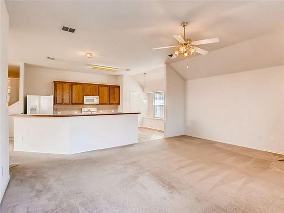 3rd image of 207 Mineral Springs Dr