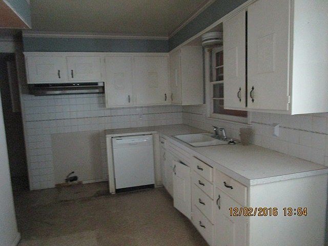2nd image of 630 N Ash St
