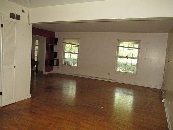 4th image of 3619 Barrington Dr
