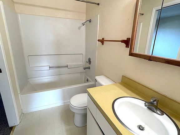 5th image of 530 Junipero Ave APT 1