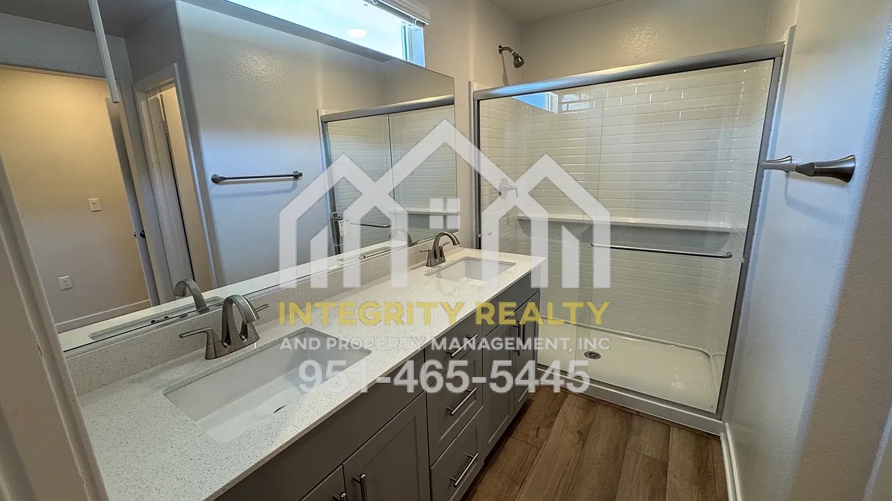 4 bed, 1672 sqft, $4,595 — Photo 3