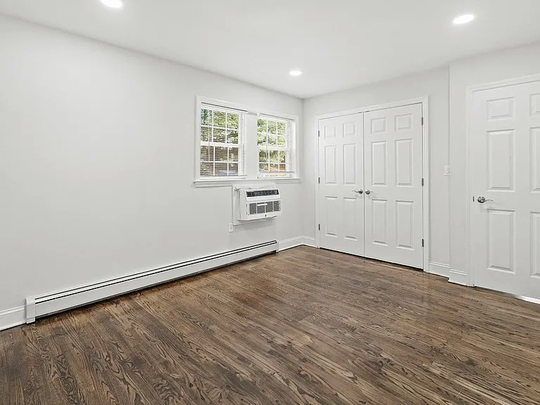 Riverview Manor Apartments — Photo 15