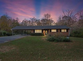 7113 Davis Country Rd, Randleman, NC 27317