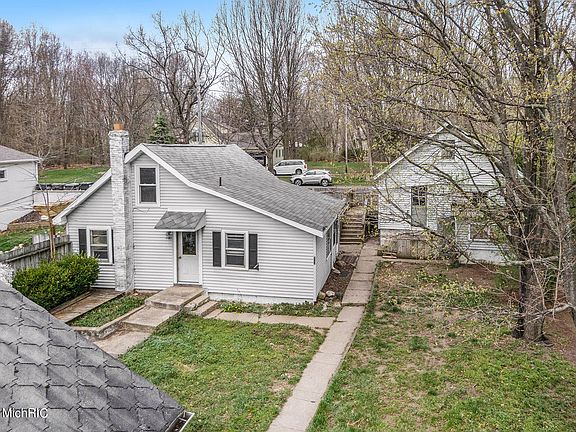 5th image of 190 W Crooked Lake Dr