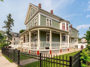 25 Saint James Ave, Springfield, MA 01109