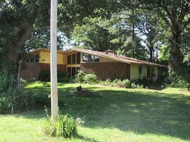1st image of 700 Plum Hill Dr