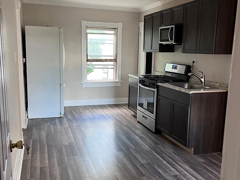 201 New St — Photo 18