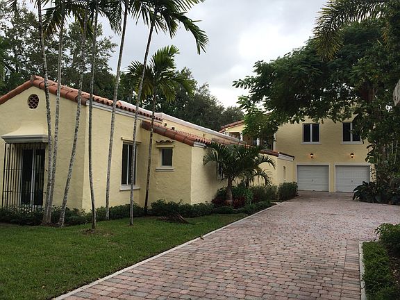 2nd image of 912 Valencia Ave