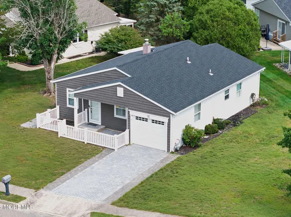 15 Leighton Court, Toms River, NJ 08757