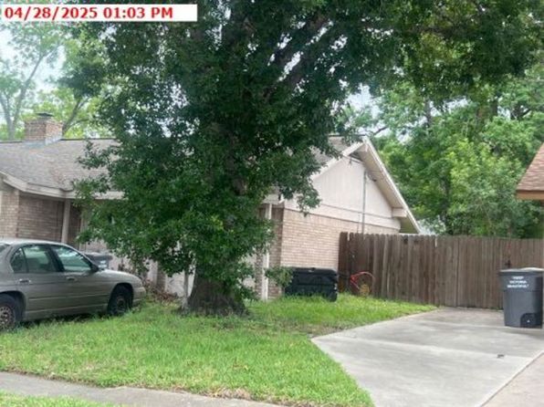 107 Norwich Glen St, Victoria, TX 77904
