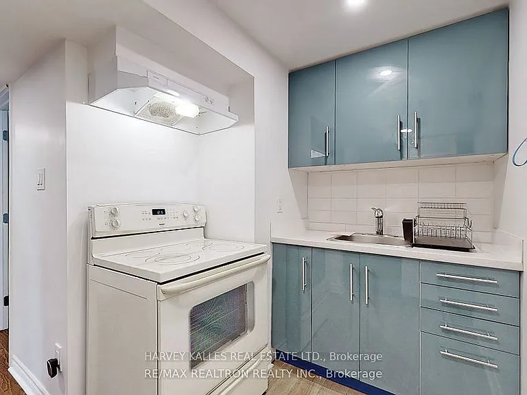 142 Combe Ave #LOWER — Photo 4