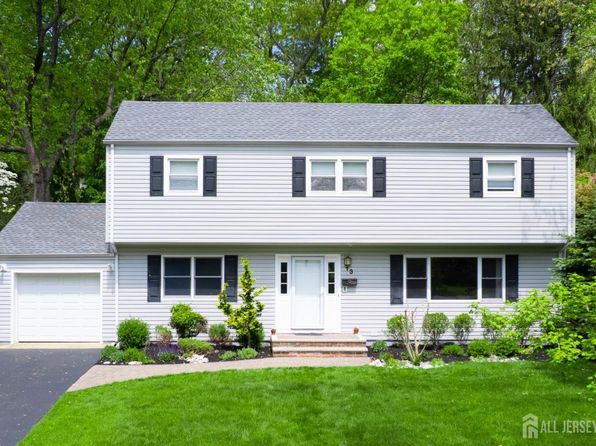 13 Sandalwood Dr, East Brunswick, NJ 08816