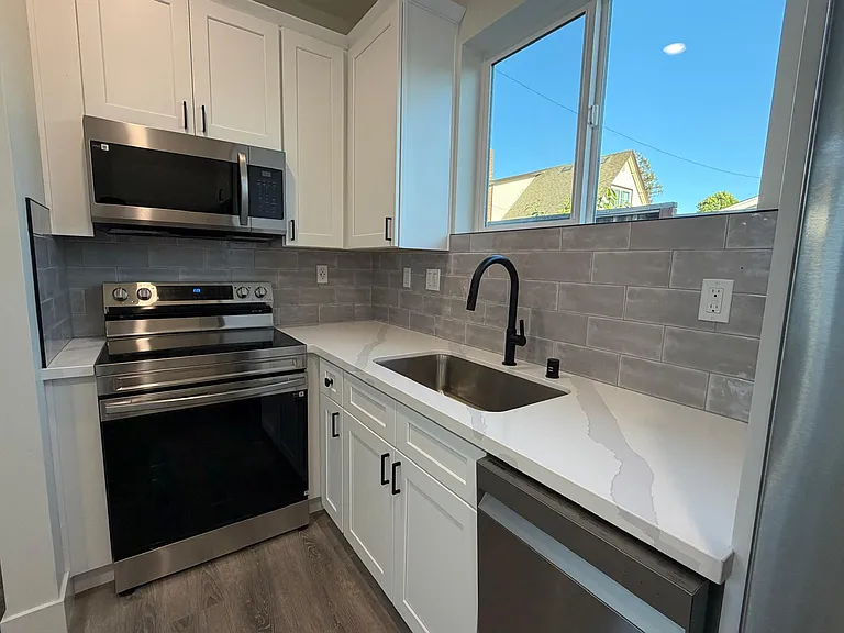 2908 Fallwood Ln #B — Photo 8