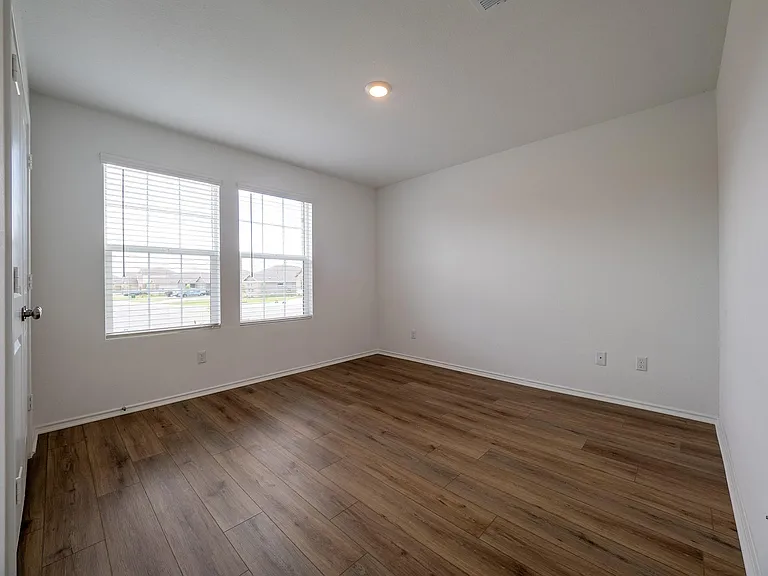 702 Silver Springs Bnd — Photo 11