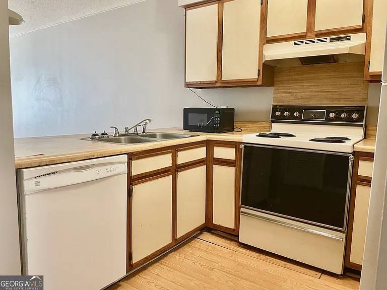 202 Eagle Ct — Photo 6