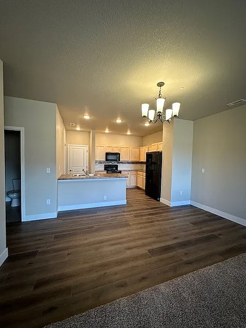 3 bed, 2.5 bath, 1732 sqft, $2,400 — Photo 1