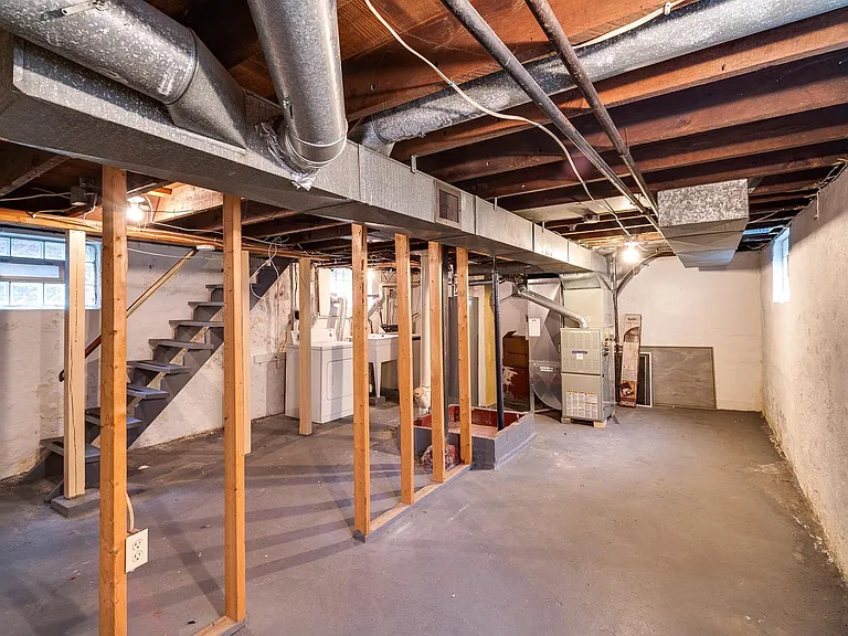 1343 Epworth Ave — Photo 10