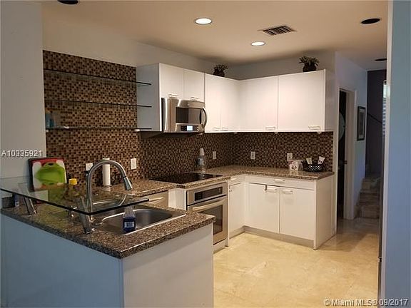 2nd image of 18455 NE 30th Pl #18455