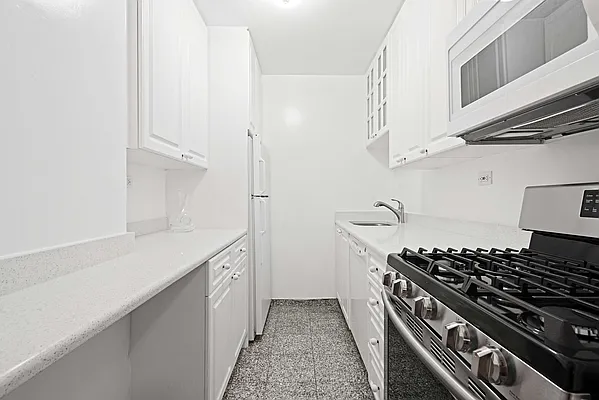 Rented by Compass | media 9