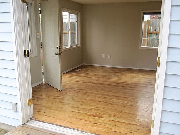 4th image of 1215 McKenzie Ave