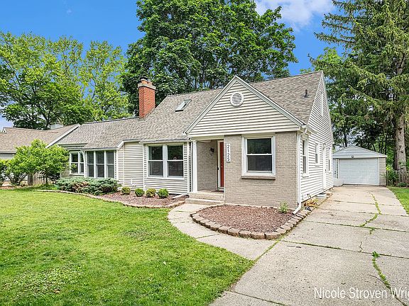 2nd image of 2125 Englewood Dr SE