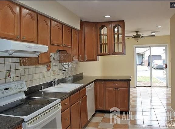 5th image of 1363 Thomas Ave