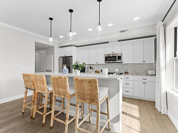 4th image of 131 Eliot St #311