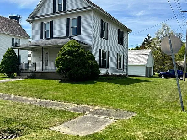 19 Liberty St, Fredonia, PA 16124