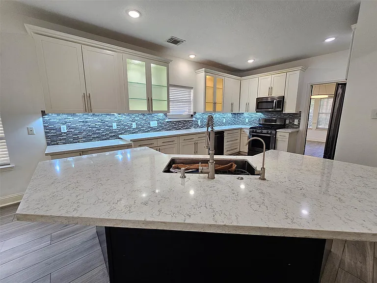 3709 Pinehurst Dr — Photo 10