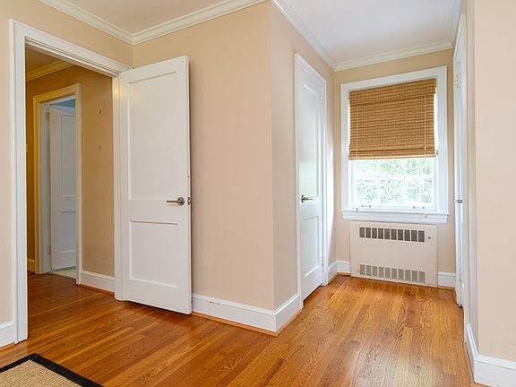 4th image of 333 Forest Cir