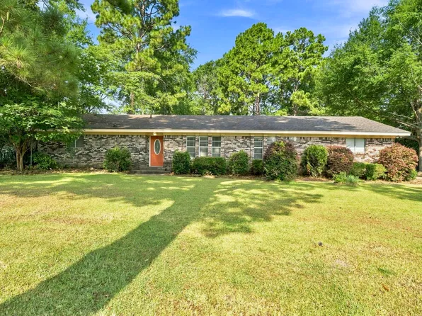 109 Briarwood Dr, Hattiesburg, MS 39402