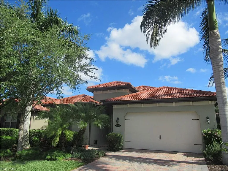 16391 Barclay Ct — Photo 2