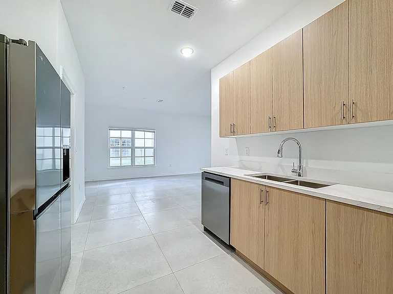1748 Barton Towne Cir — Photo 15