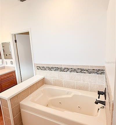 5th image of 898 CRITTENDEN AVENUE