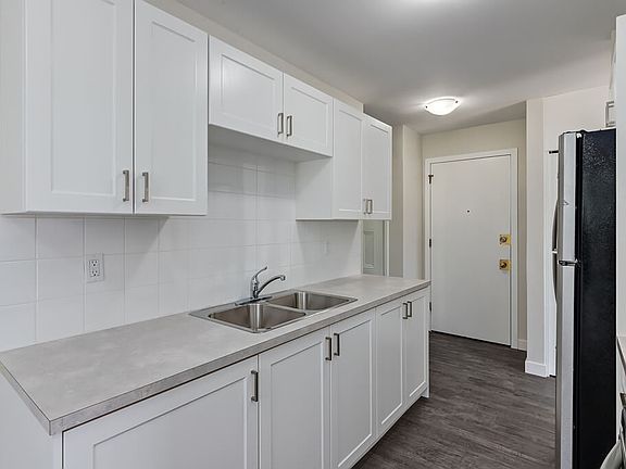 2nd image of 549 Belfast St SE #1e9fed76f
