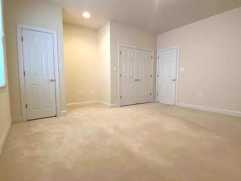 2621 Fairfax Dr — Photo 23