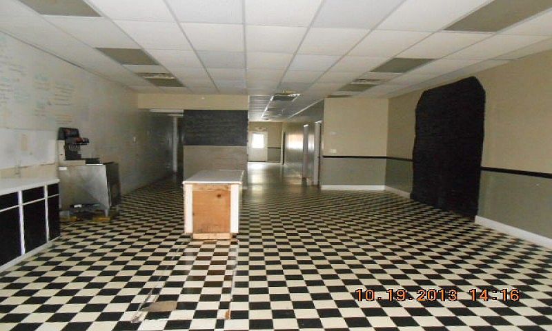 2nd image of 122 Trinity St