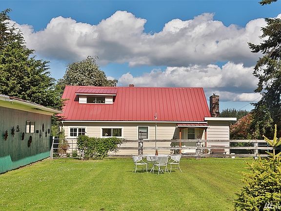 Private entrance to Master Bedroom. Home was used as a vrbo with bed and bath.