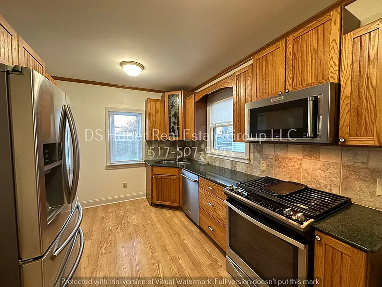 1027 Climax St — Photo 6