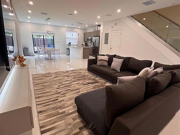 5th image of 10431 NW 82nd St #1043