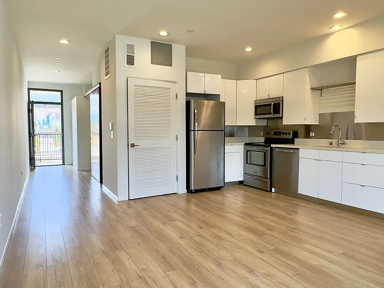 Echo Designer Loft Apartments — Photo 31