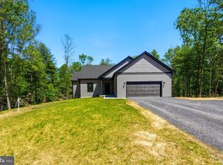 63 Spice Bush Ct, Hedgesville, WV 25427