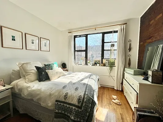 Rented by KNOCKKNOCK LLC | media 9