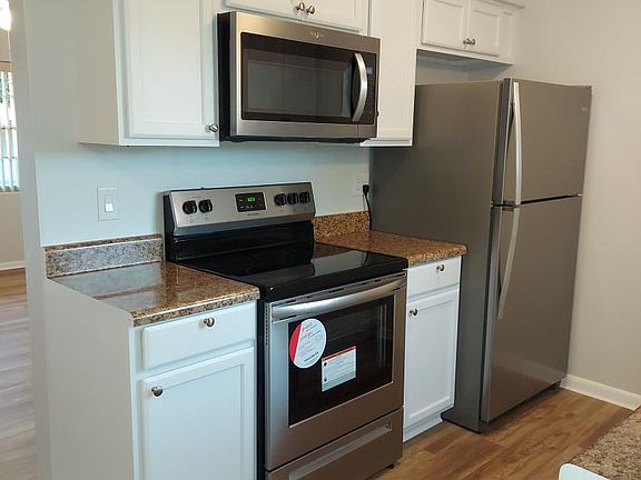 5th image of 51 S Lee St
