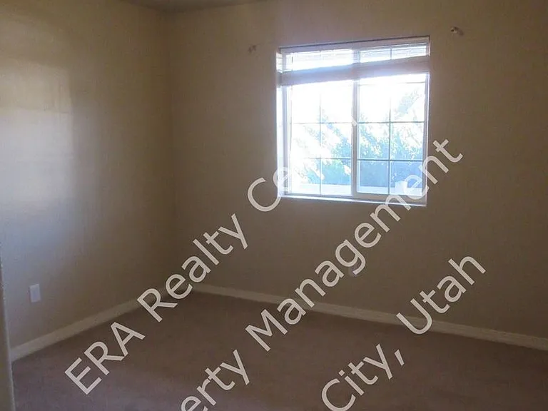 4276 W 300 N — Photo 6