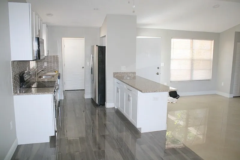 Beautifully updated over size 2 bed 2 bath 1 car garage home! — Photo 3