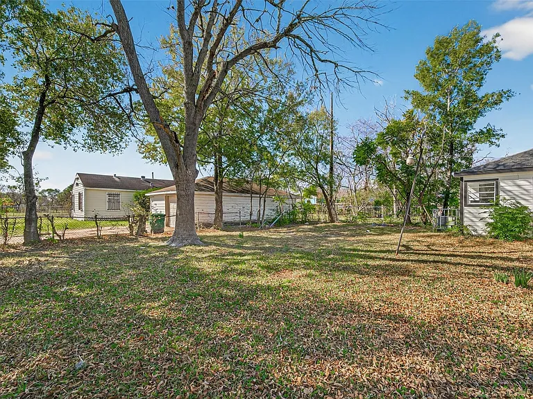 4626 Dewberry St — Photo 44