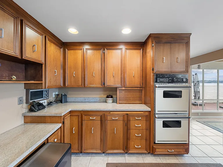 1910 Faben Dr — Photo 12