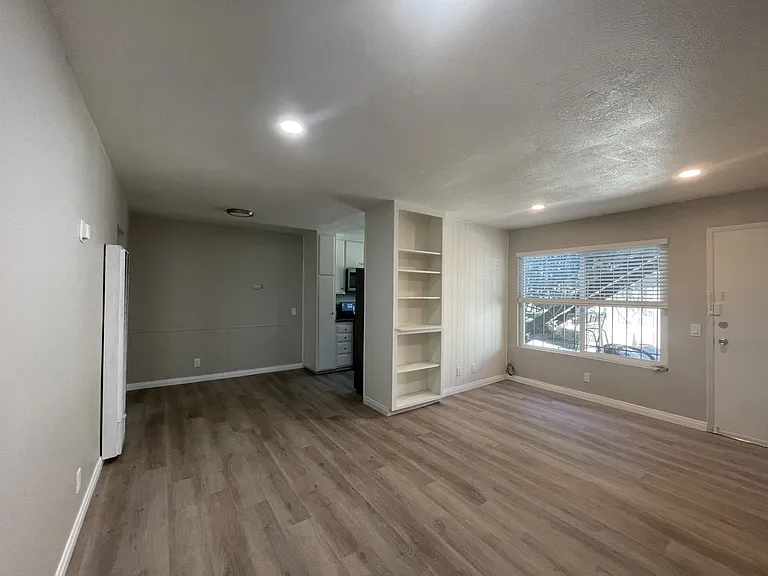 4216 Euclid Ave #2 — Photo 6