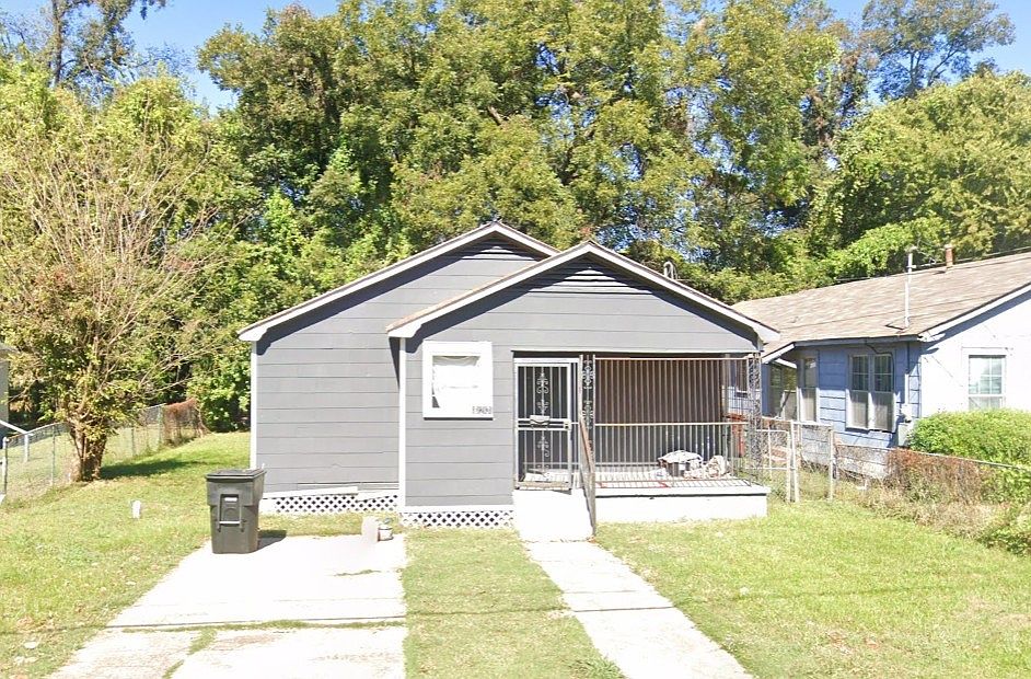 1st image of 323 Kelly St